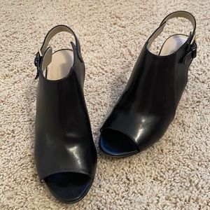 Black leather Naturalizer heels with open toe front